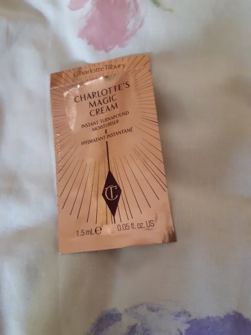 charlotte tilbury magic cream sample